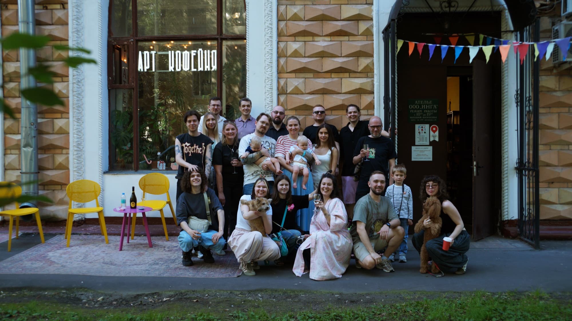 Photo from the opening of Leri Pai’s solo exhibition at Nostalgia art-café — 3
