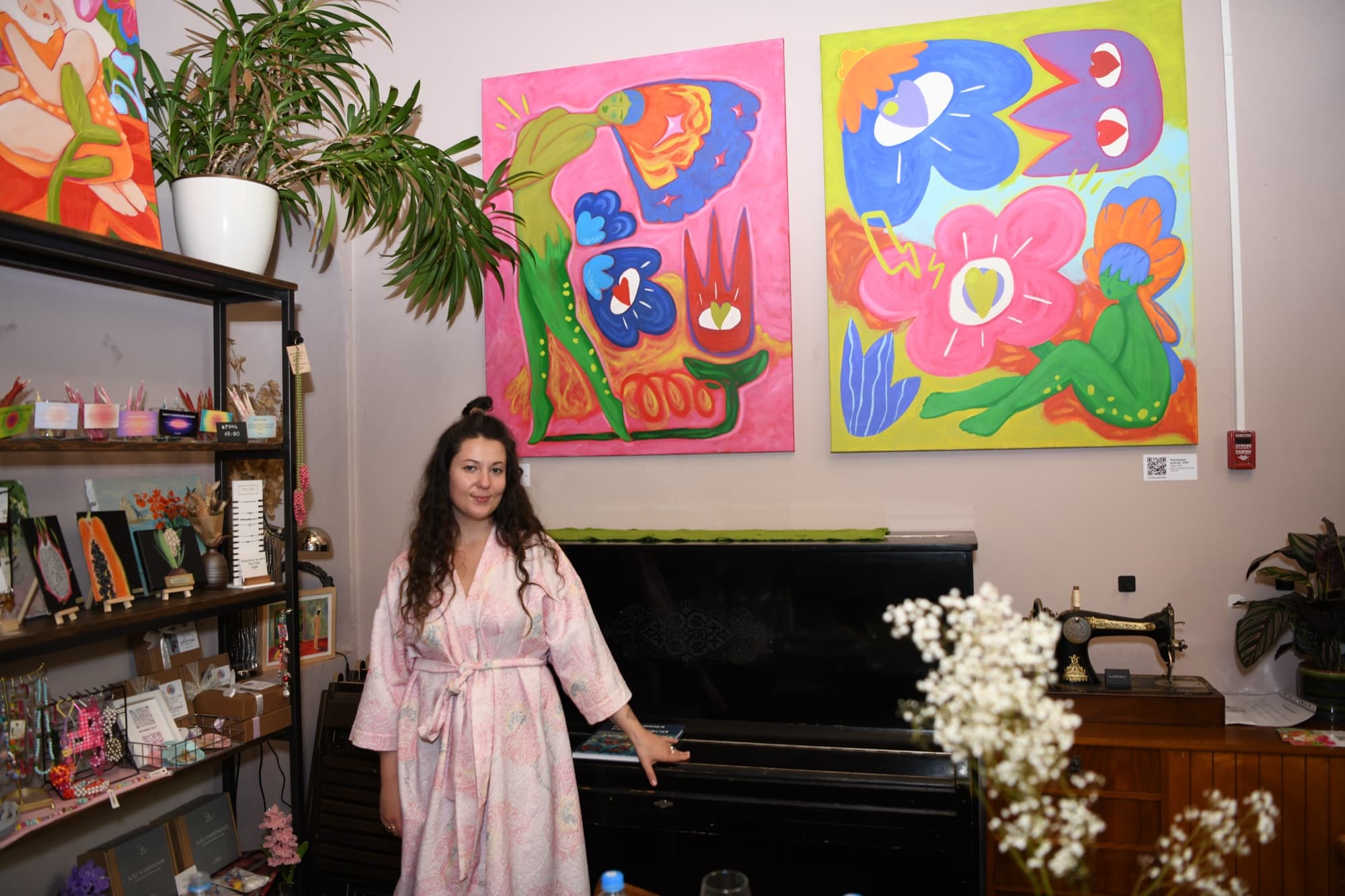 Photo from the opening of Leri Pai’s solo exhibition at Nostalgia art-café — 31